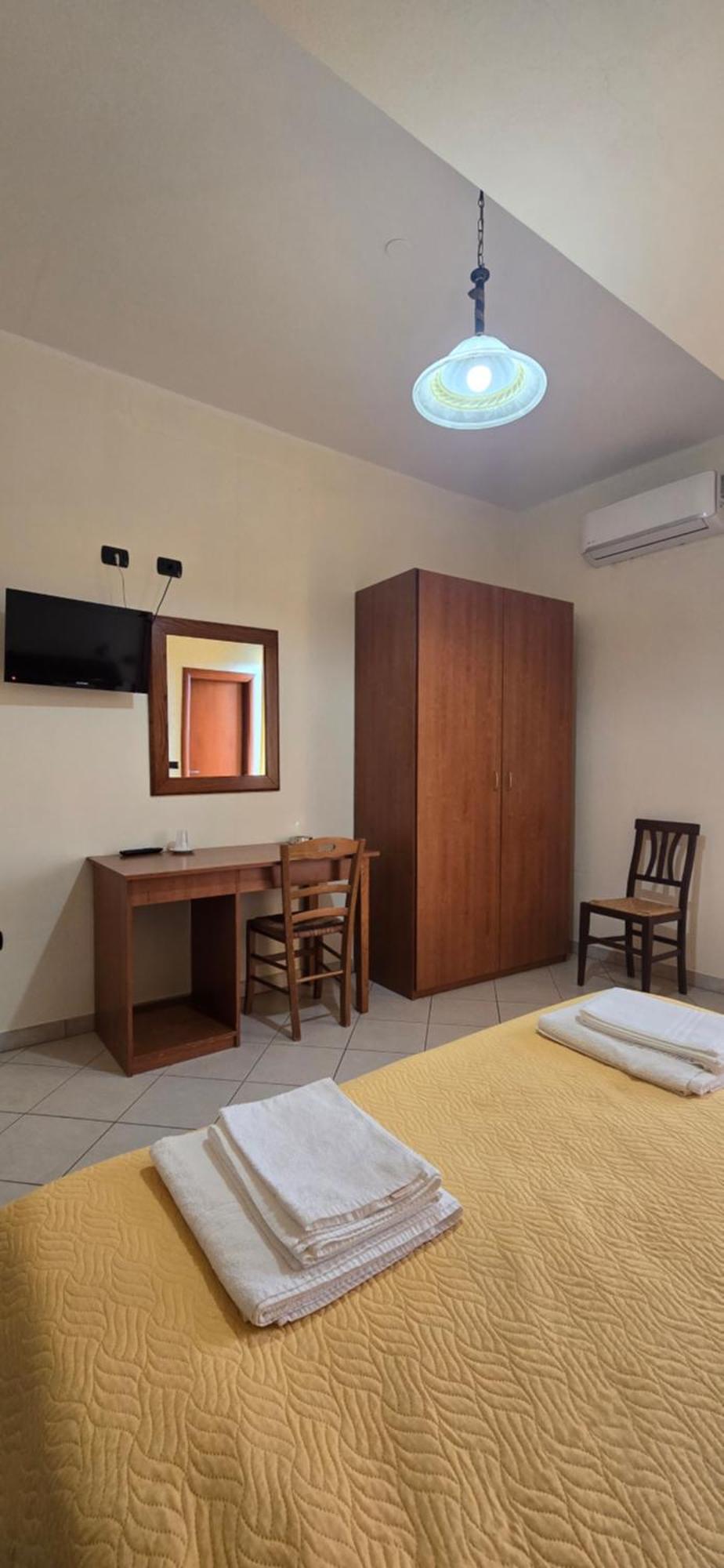 Hotel Ristorante La Decanata เลกัสเทลลา ภายนอก รูปภาพ
